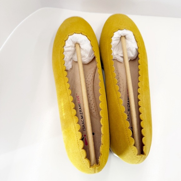 NWT Isaac Mizrahi Mustard Espadrille Scalloped Flats, Size 8 - Picture 6 of 11